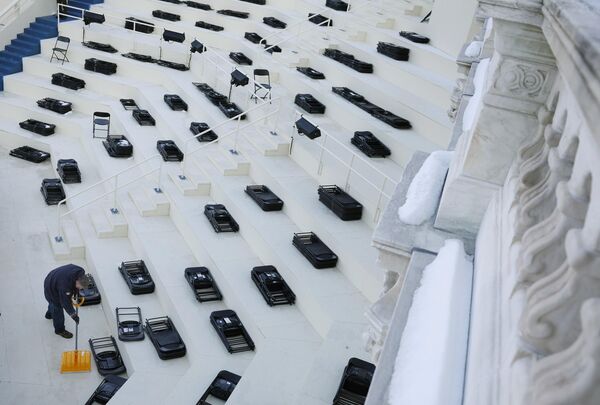 Las entradas para la inauguración se pueden adquirir libremente, pero aún se desconoce el número exacto de participantes previstos.Según los medios estadounidenses, cientos de miles de personas podrían asistir al acto. - Sputnik Mundo