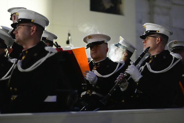 Miembros de la banda de los marines estadounidenses The President&#x27;s Own durante el ensayo de la ceremonia. - Sputnik Mundo