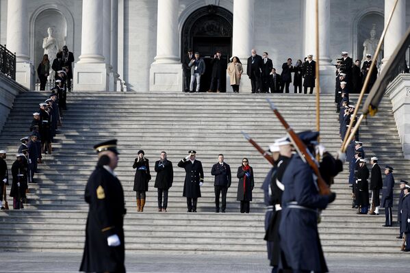 Entre los políticos extranjeros, el primer ministro húngaro, Viktor Orban, su homóloga italiana, Giorgia Meloni, el líder salvadoreño, Nayib Bukele, y el presidente argentino, Javier Milei, ya recibieron invitaciones para la inauguración. - Sputnik Mundo