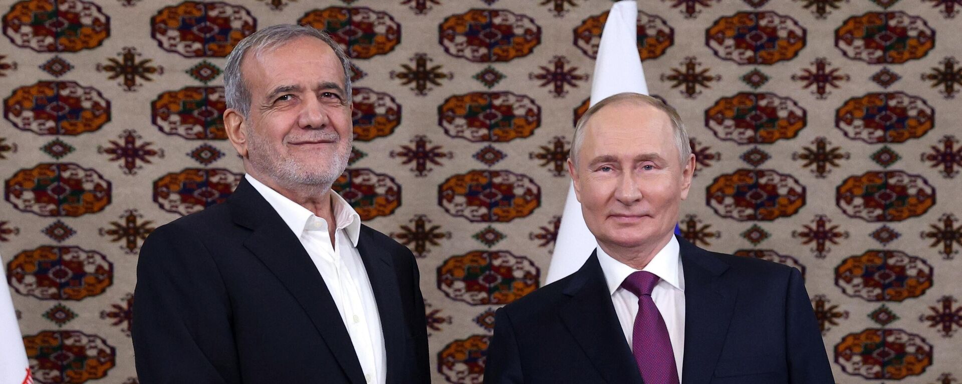 Los presidentes de Irán y Rusia, Masud Pezeshkian y Vladímir Putin - Sputnik Mundo, 1920, 13.01.2025