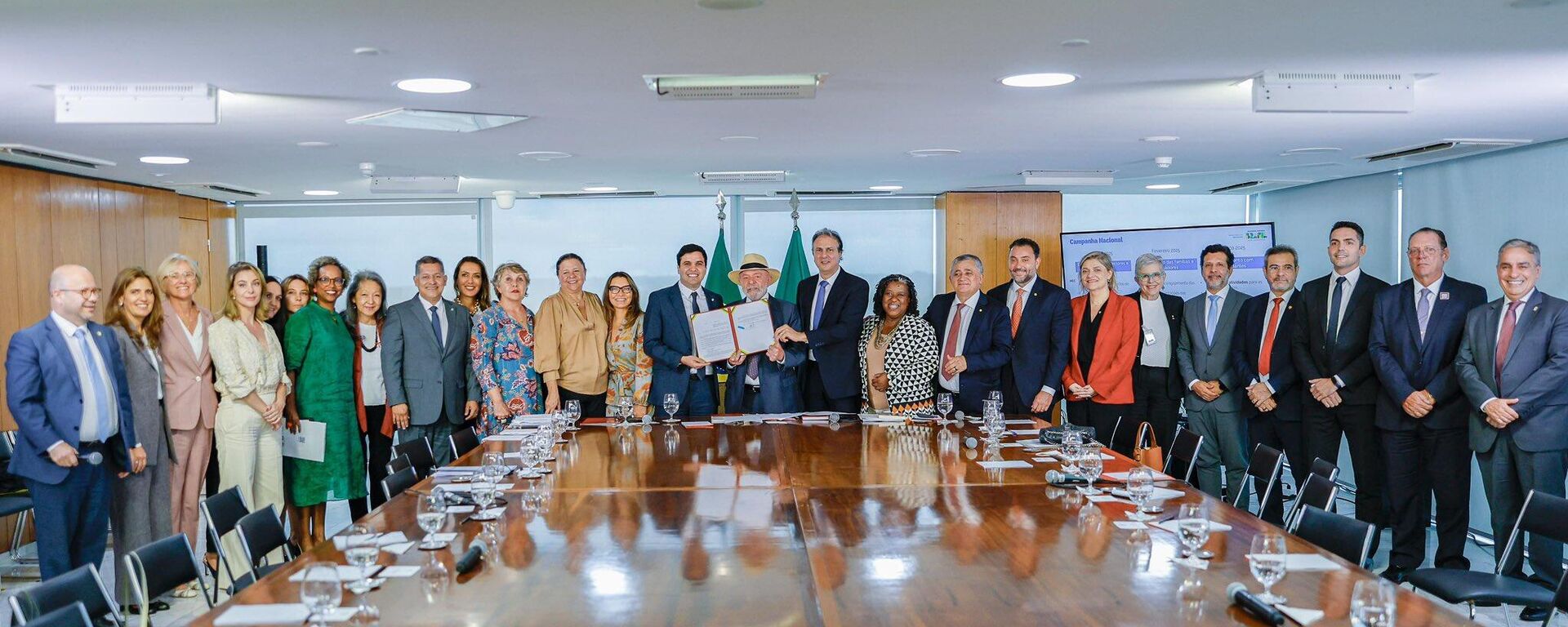 Lula firma ley que prohíbe el uso de celulares en las escuelas - Sputnik Mundo, 1920, 13.01.2025