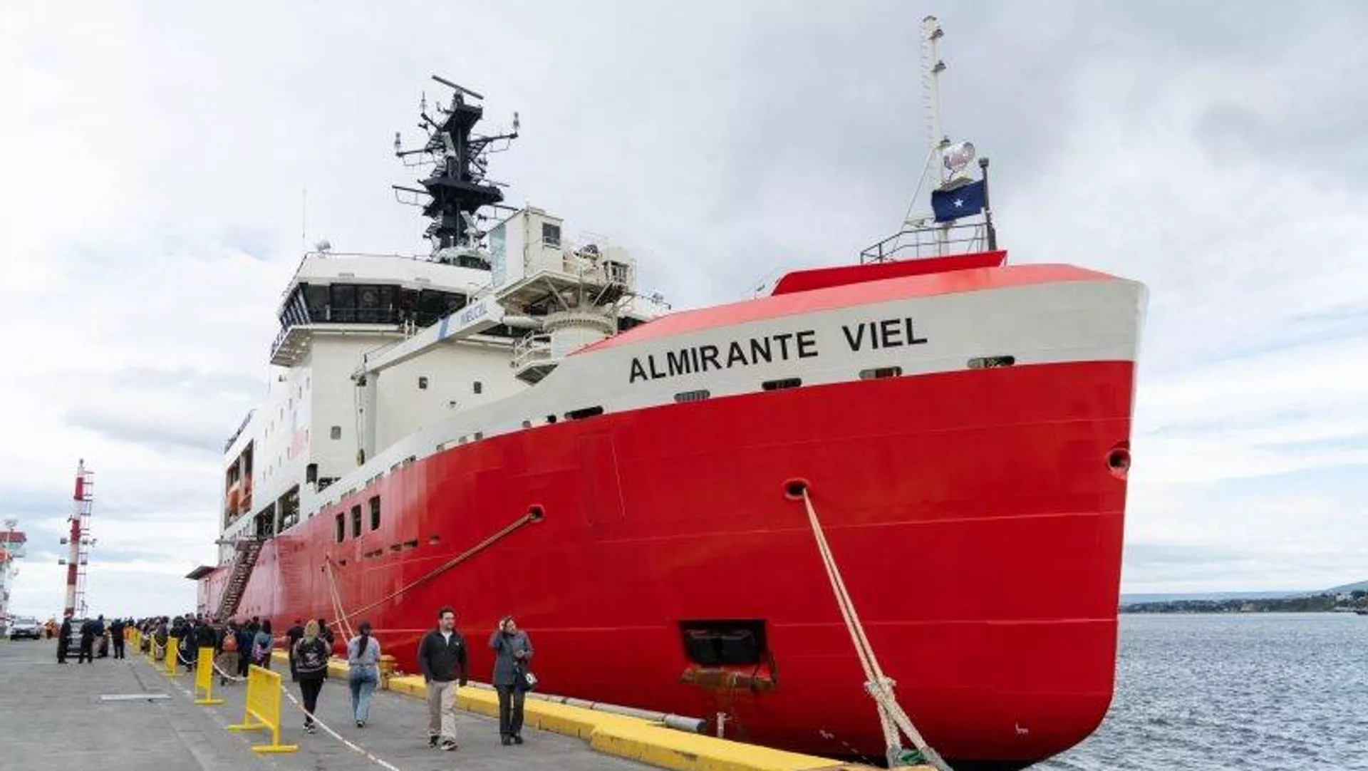 El rompehielos chileno 'Almirante Viel' en el puerto de la ciudad de Punta Arenas - Sputnik Mundo, 1920, 15.01.2025