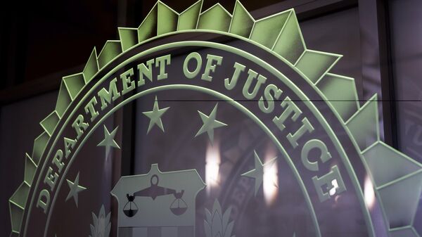 Las palabras Departamento de Justicia se muestran en la oficina local del FBI en Portland, Oregon, el jueves 16 de enero de 2025. (Foto AP/Jenny Kane) - Sputnik Mundo