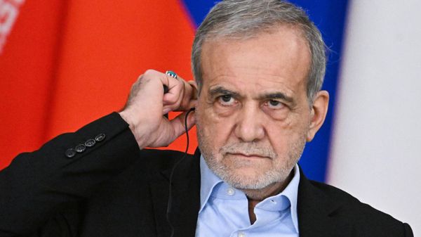 Masud Pezeshkián, presidente de Irán, durante la reunión con el mandatario ruso, Vladímir Putin, Moscú, Rusia, el 17 de enero de 2025 - Sputnik Mundo