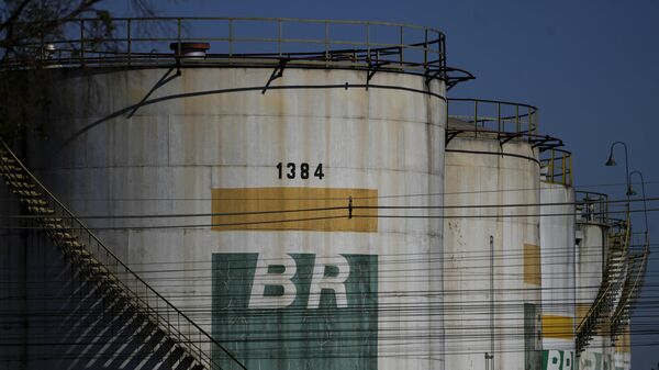Depósitos de combustible del Centro de Distribución de Petrobras en Brasilia, Brasil (archivo) - Sputnik Mundo