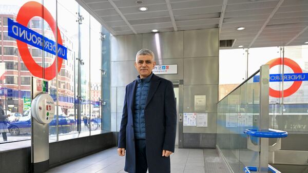 El alcalde de Londres, Sadiq Khan, se encuentra bajo investigación por recibir entradas para el concierto de la estadounidense Taylor Swift. - Sputnik Mundo