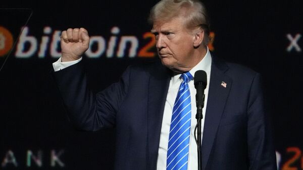 Donald Trump durante una conferencia en Nashiville, Tennessee, en julio de 2024  - Sputnik Mundo