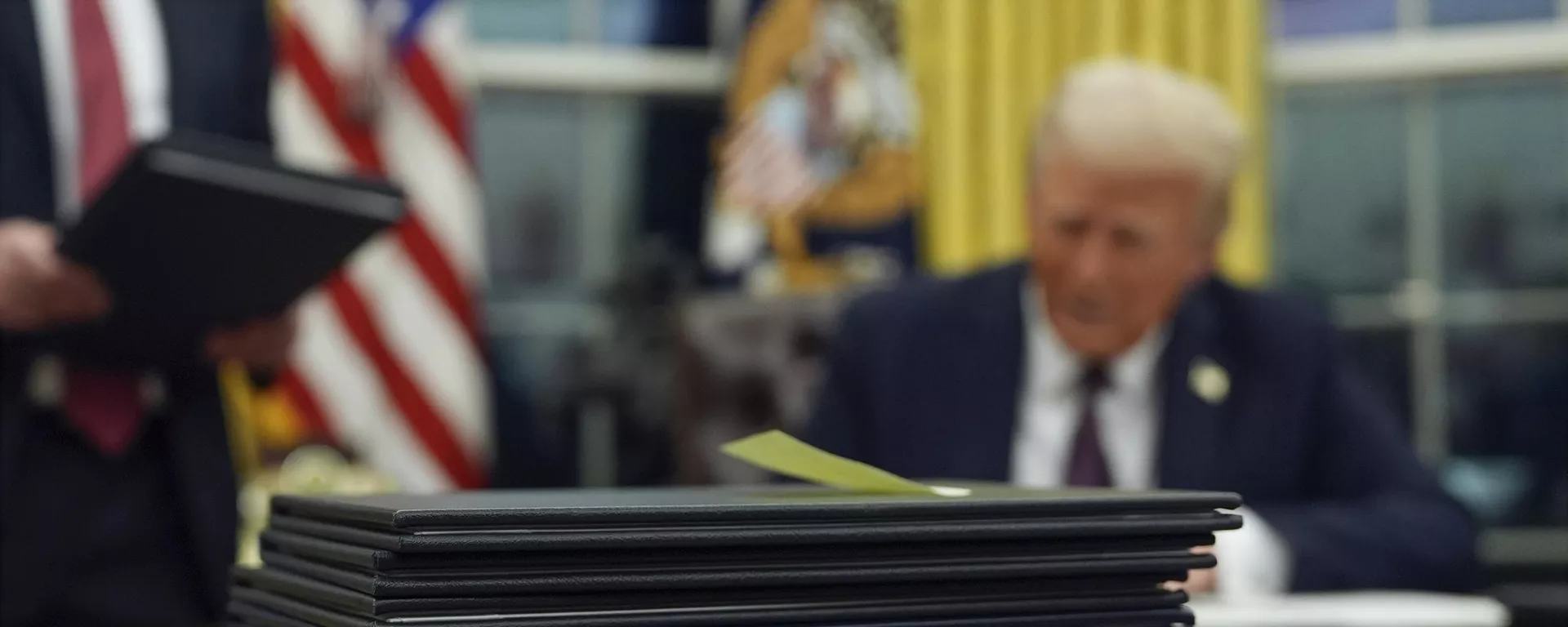 Donald Trump firmó este 20 de enero una serie de órdenes ejecutivas tras asumir como presidente. - Sputnik Mundo, 1920, 21.01.2025