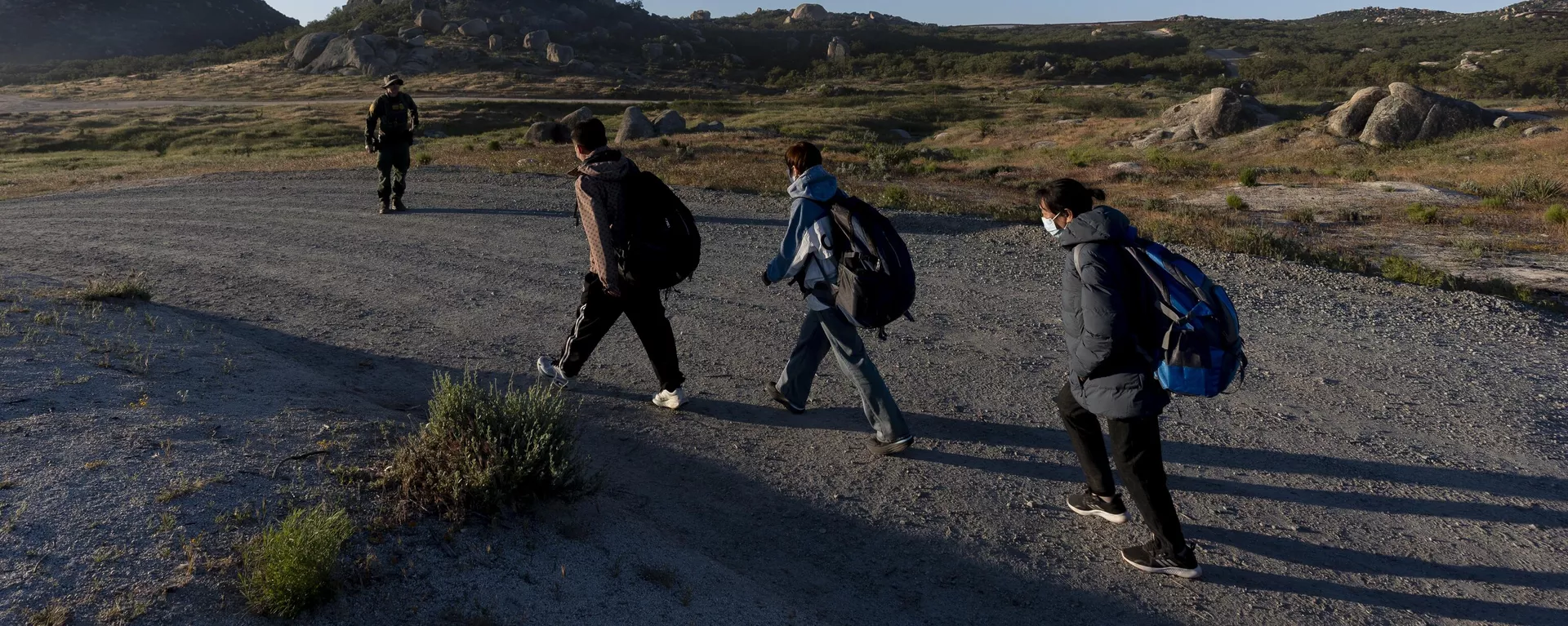 Las personas migrantes fueron las primeras afectadas por las medidas del nuevo Gobierno de Donald Trump. - Sputnik Mundo, 1920, 19.05.2025