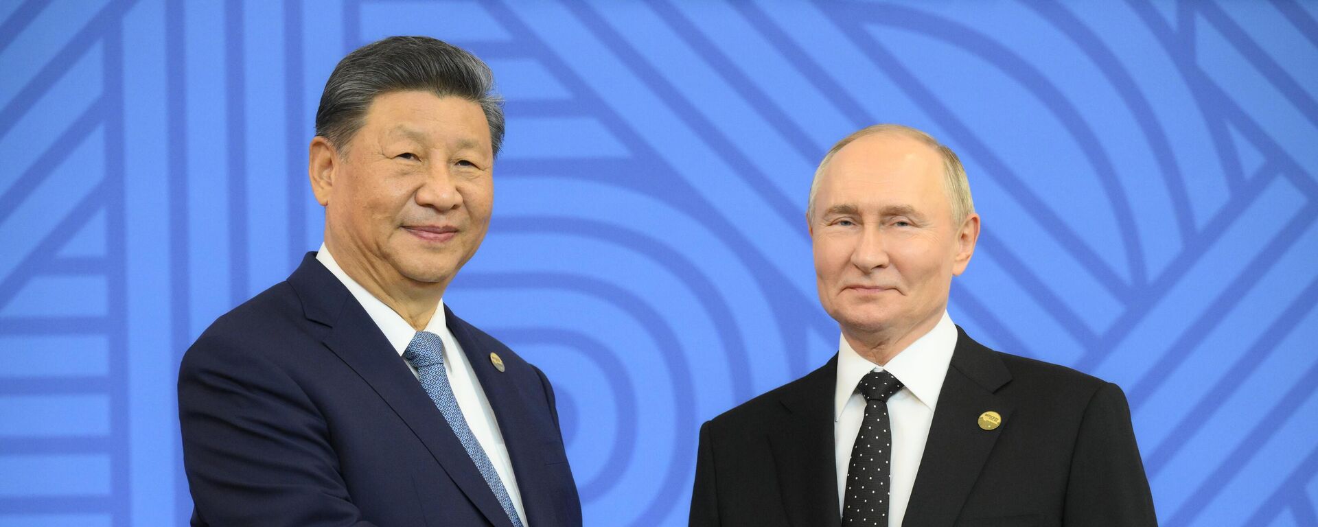Los presidentes de China y Rusia, Xi Jinping y Vladímir Putin - Sputnik Mundo, 1920, 28.08.2025