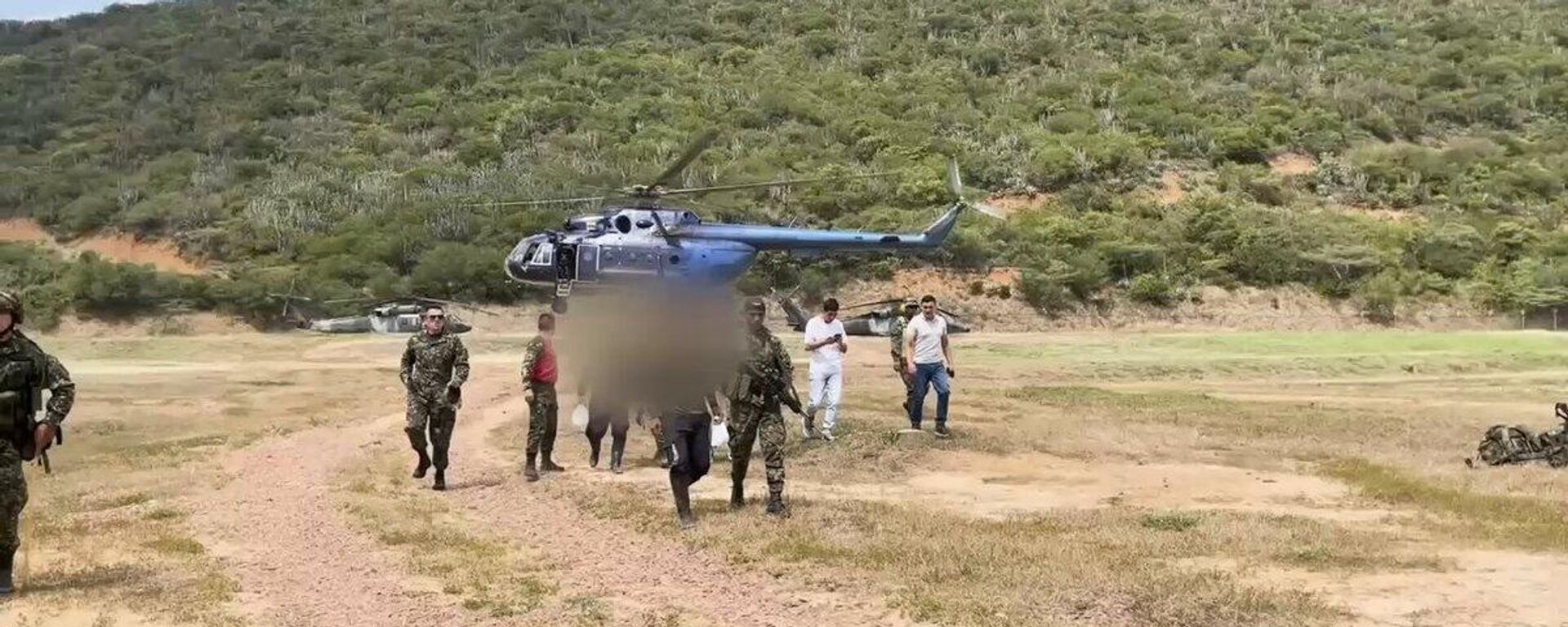 Catorce presuntos miembros de las disidencias de las FARC se entregan al Ejército en el Catatumbo  - Sputnik Mundo, 1920, 22.01.2025