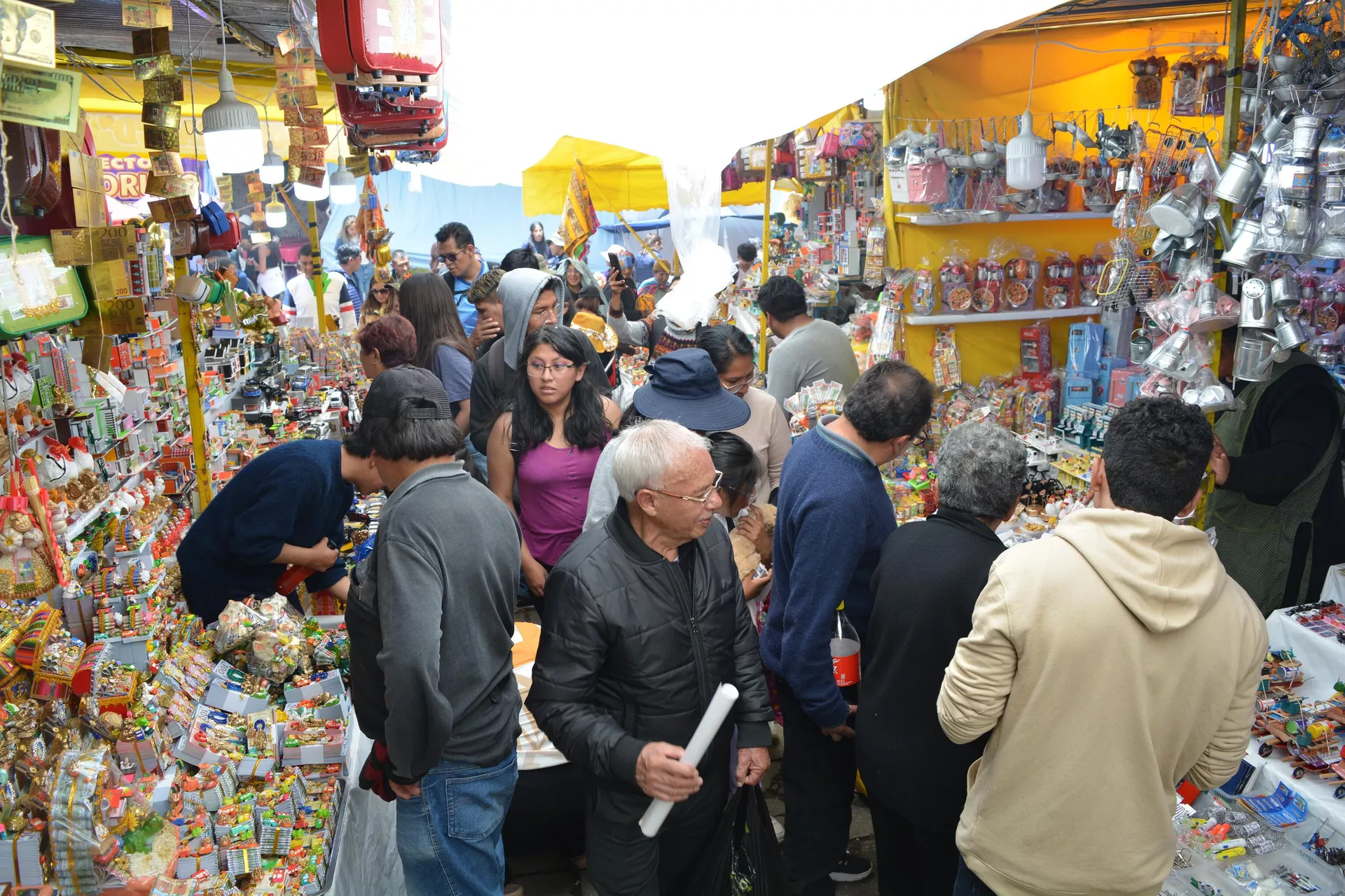 La Feria de Alasita 2024, en La Paz, Bolivia La Feria de Alasita 2024, en La Paz, Bolivia - Sputnik Mundo, 1920, 25.01.2025