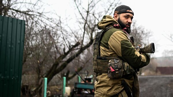 Soldado ruso en la zona de la operación militar especial  - Sputnik Mundo