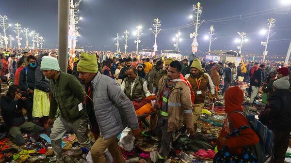 Estampida en festival Maha Kumbh en la India - Sputnik Mundo