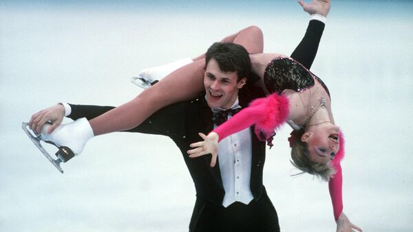 Evguenia Shishkova y Vadim Naúmov, campeones mundiales de patinaje artístico de 1994 - Sputnik Mundo