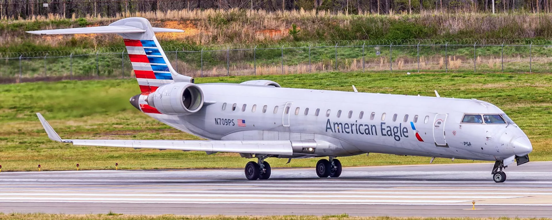 El avión CRJ700 que se estrelló sobre el cielo de Washington, en 2022 - Sputnik Mundo, 1920, 30.01.2025