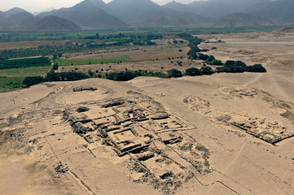 El edificio piramidal perteneciente a la cultura precolombina Caral, considerada la más antigua de América, descubierto en Perú - Sputnik Mundo