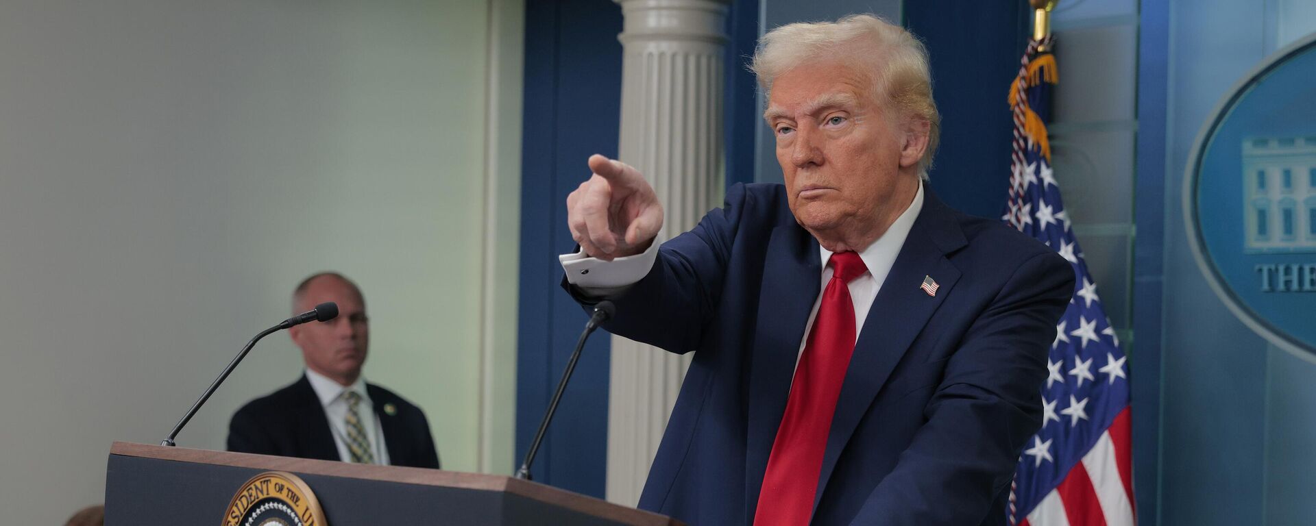 Donald Trump, presidente de EEUU, atiende a los periodistas durante una rueda de prensa, el 30 de enero de 2025 en Washington D. C. - Sputnik Mundo, 1920, 09.02.2025
