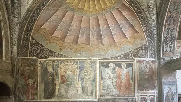 Pared derecha del ábside de la iglesia de San Antonio en Polesine, Ferrara, Italia - Sputnik Mundo