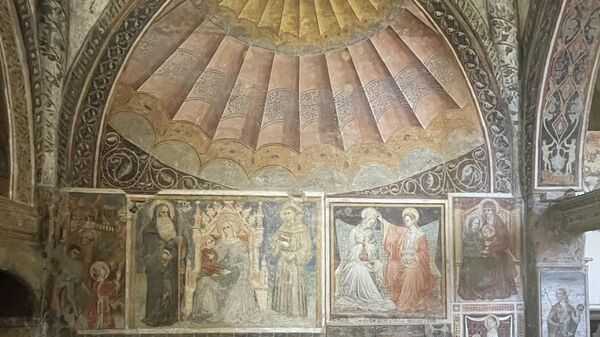 Pared derecha del ábside de la iglesia de San Antonio en Polesine, Ferrara, Italia - Sputnik Mundo