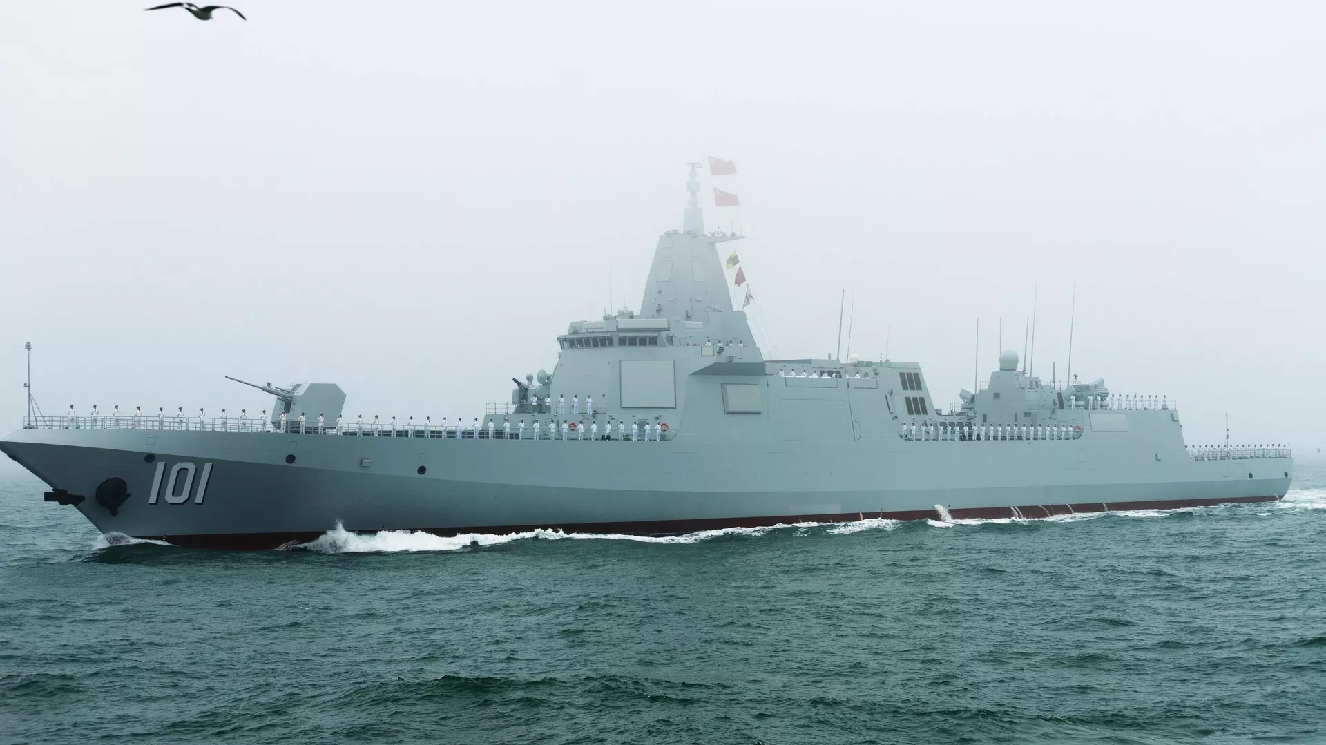 El nuevo destructor Nanchang Tipo 055 de la Armada china en un desfile naval internacional en Qingdao - Sputnik Mundo, 1920, 02.02.2025