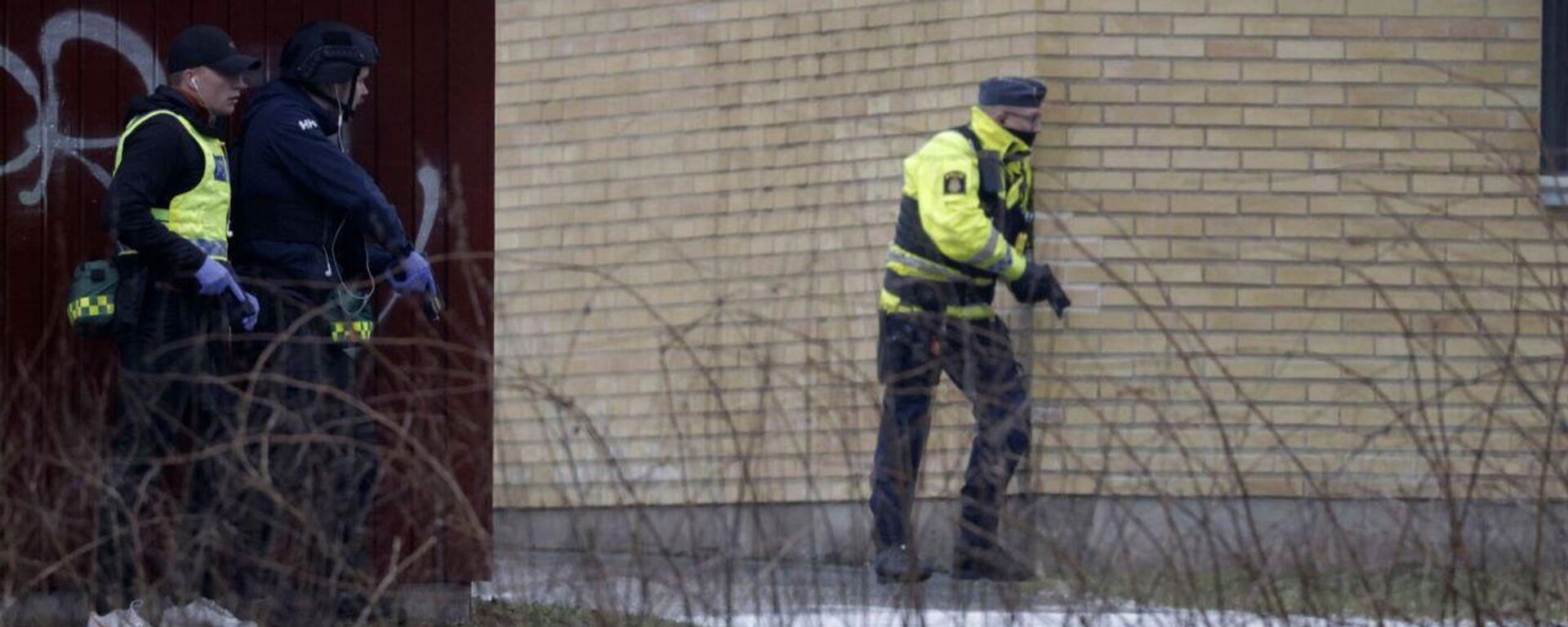 Policías durante un tiroteo en una escuela en Örebro, Suecia - Sputnik Mundo, 1920, 04.02.2025