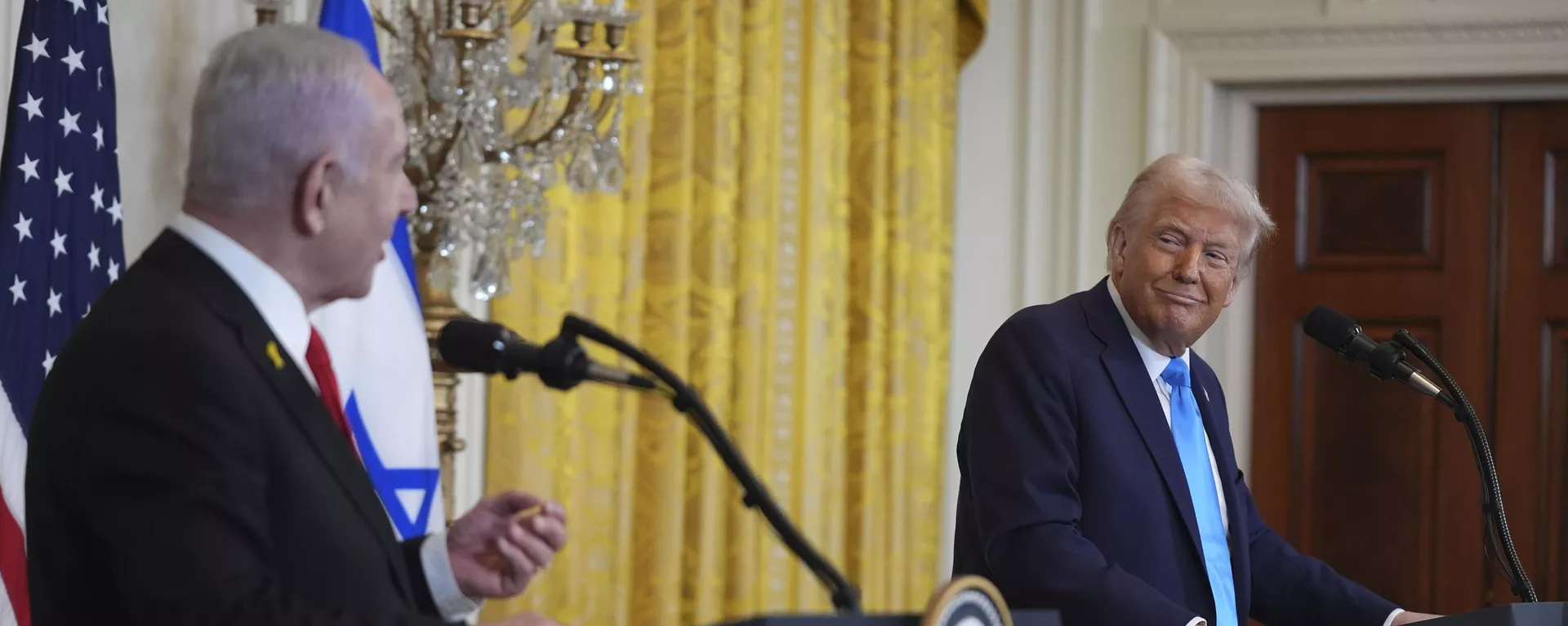 Benjamín Netanyahu y Donald Trump en conferencia de prensa desde Washington este 4 de febrero  - Sputnik Mundo, 1920, 05.02.2025