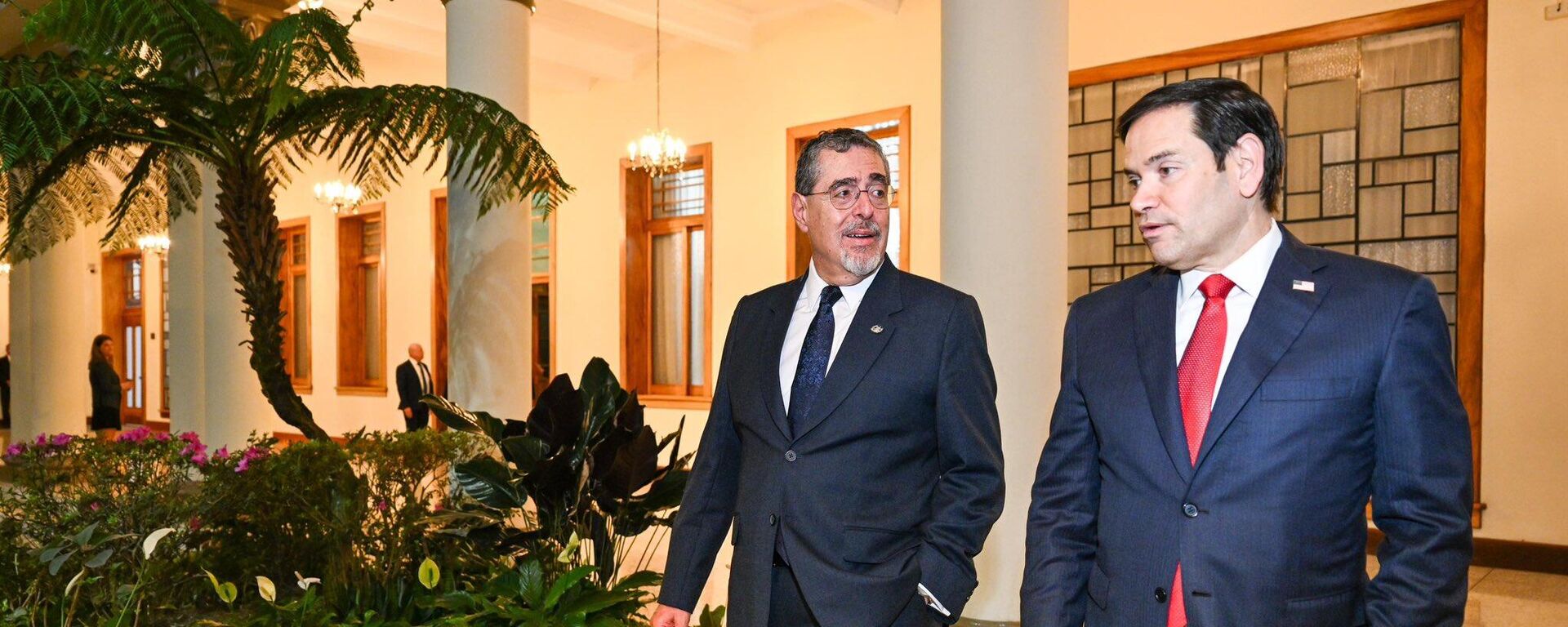El presidente de Guatemala, Bernardo Arévalo, recibió la noche del 4 de febrero al secretario de Estado de Estados Unidos, Marco Rubio - Sputnik Mundo, 1920, 05.02.2025