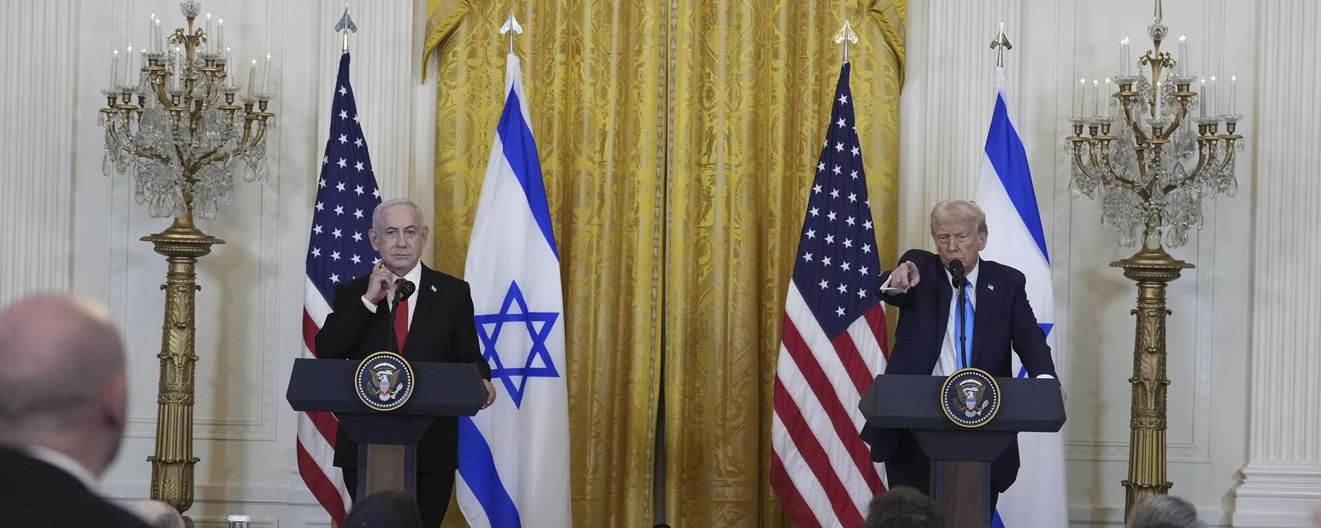 El primer ministro de Israel, Benjamín Netanyahu, y el presidente de EEUU, Donald Trump, en la Casa Blanca - Sputnik Mundo, 1920, 09.02.2025