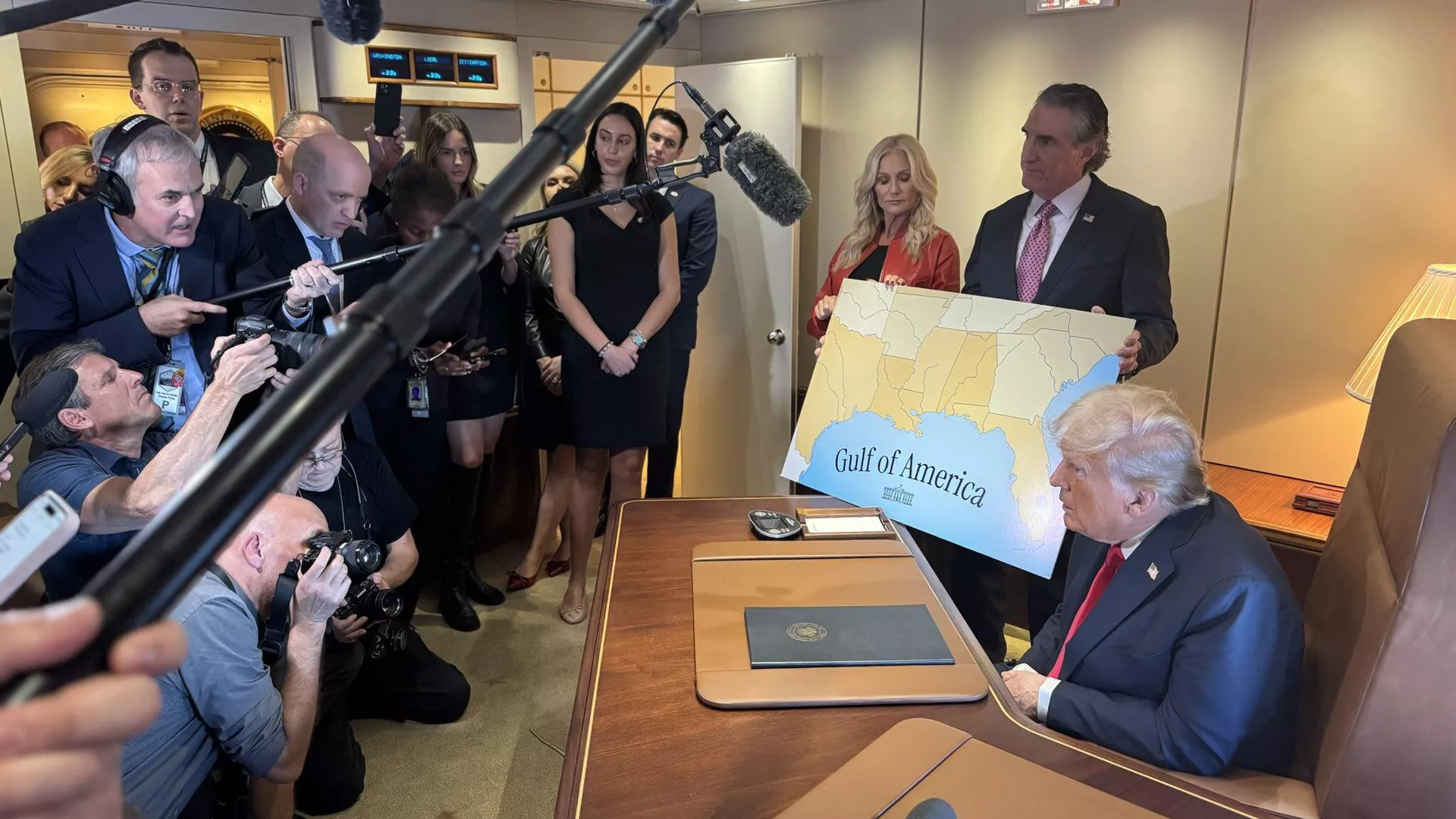 El presidente de EEUU, Donald Trump, anuncia el cambio de nombre del Golfo de México a Golfo de América