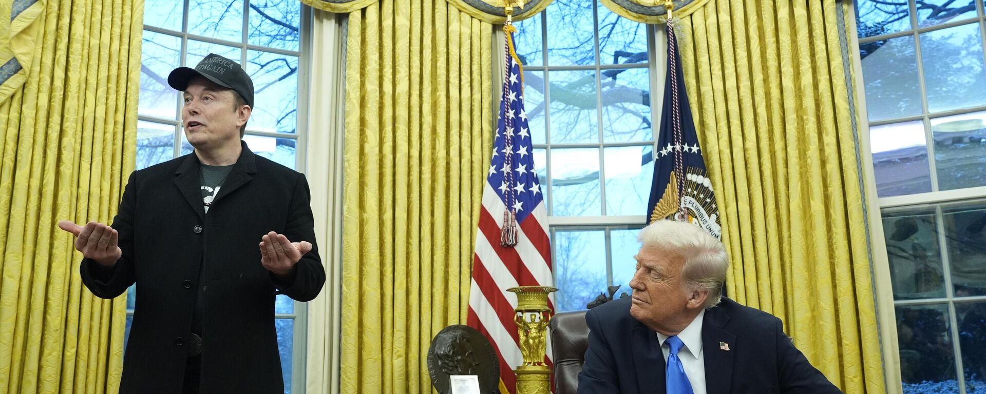 El presidente de EEUU, Donald Trump, con el empresario Elon Musk en la Casa Blanca - Sputnik Mundo, 1920, 06.04.2025