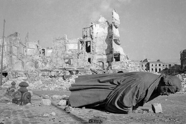 Quienes buscaron refugio en los sótanos de las viviendas fueron asfixiados por gases venenosos. - Sputnik Mundo