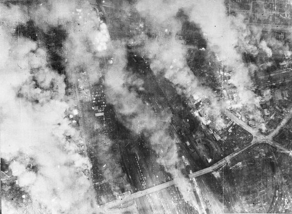 Se necesitaron algunas décadas para reconstruir la ciudad tras los bombardeos. - Sputnik Mundo