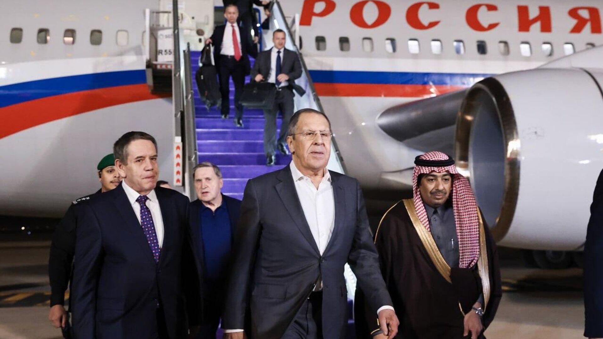 El canciller ruso Serguéi Lavrov llega a Riad con la delegación de su país El canciller ruso Serguéi Lavrov llega a Riad con la delegación de su país - Sputnik Mundo, 1920, 17.02.2025
