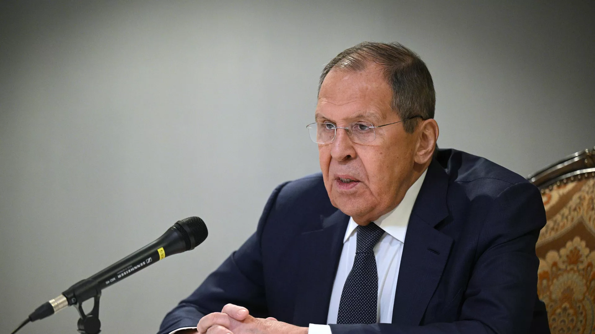 Serguéi Lavrov, ministro ruso de Asuntos Exteriores, ofrece una rueda de prensa tras las conversaciones bilaterales entre representantes rusos y estadounidenses sobre Ucrania en Riad  - Sputnik Mundo, 1920, 18.02.2025