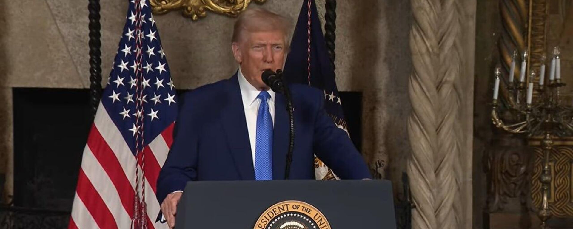 El presidente de EEUU, Donald Trump, en su residencia de Mar-a-Lago.  - Sputnik Mundo, 1920, 24.02.2025
