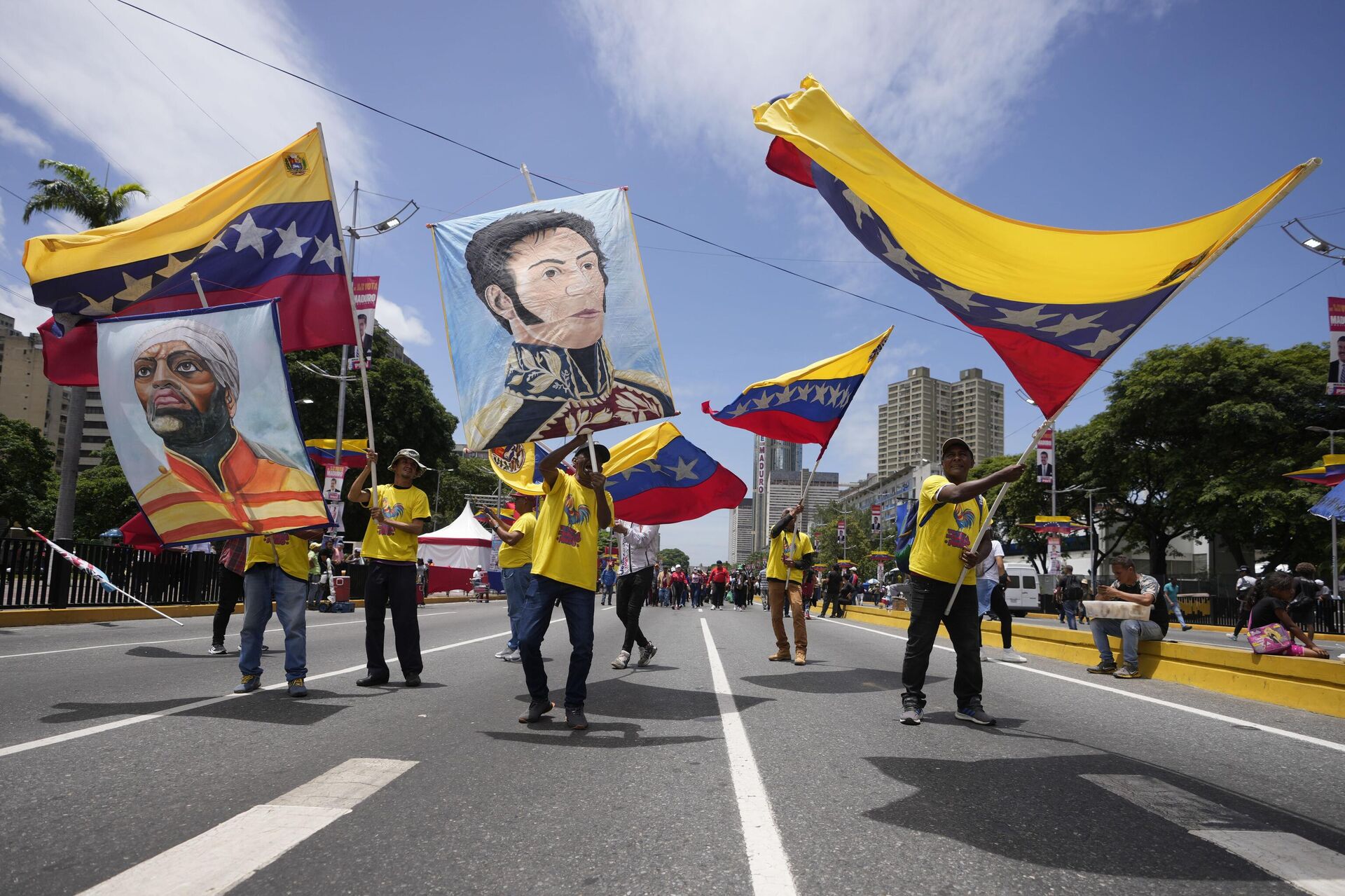 Simpatizantes del Gobierno Bolivariano marchan en las calles de Caracas, Venezuela, en defensa de la soberanía del país - Sputnik Mundo, 1920, 19.02.2025