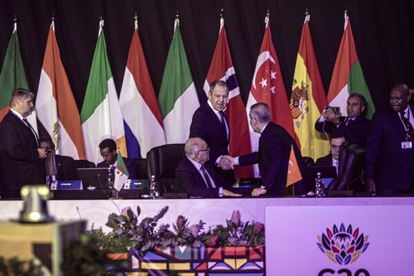 El canciller ruso, Serguéi Lavrov, en la primera reunión de ministros de Asuntos Exteriores del G20, organizada por Sudáfrica en la ciudad de Johannesburgo. - Sputnik Mundo