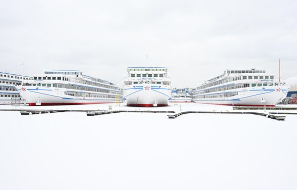 Lugar de atraque de las embarcaciones de pasajeros durante el período de cierre de la navegación fluvial en la región de Moscú. - Sputnik Mundo