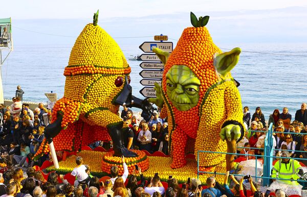 Francia celebró la 91.ª Fiesta del Limón.Las figuras gigantes y las composiciones escultóricas de cítricos han sido durante mucho tiempo un atributo indispensable de este evento. - Sputnik Mundo