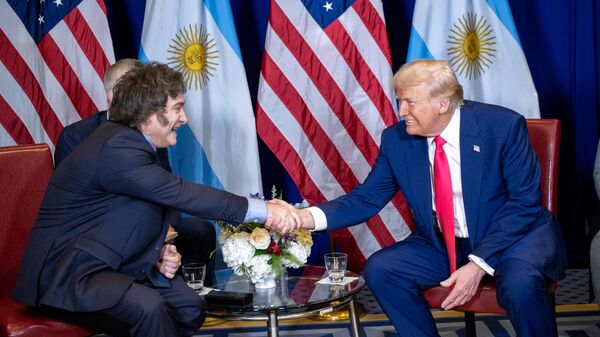 El presidente Donald Trump recibe a su homólogo de Argentina, Javier Milei. - Sputnik Mundo