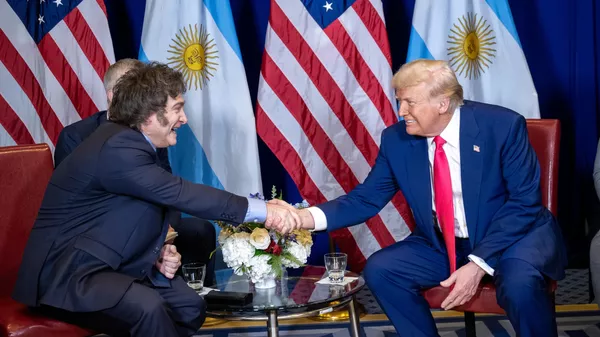 El presidente Donald Trump recibe a su homólogo de Argentina, Javier Milei. - Sputnik Mundo