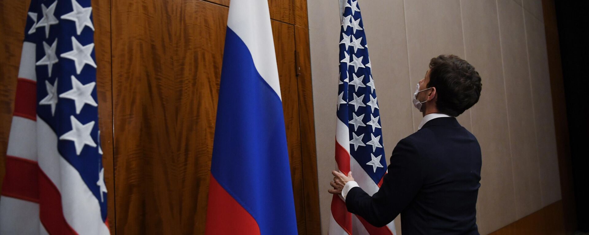 Las banderas de EEUU y Rusia  - Sputnik Mundo, 1920, 24.03.2025