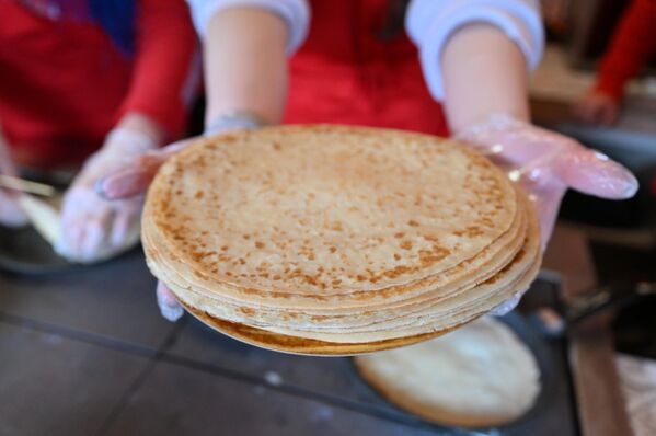 Crepes durante las fiestas de la ciudad de Moscú. - Sputnik Mundo