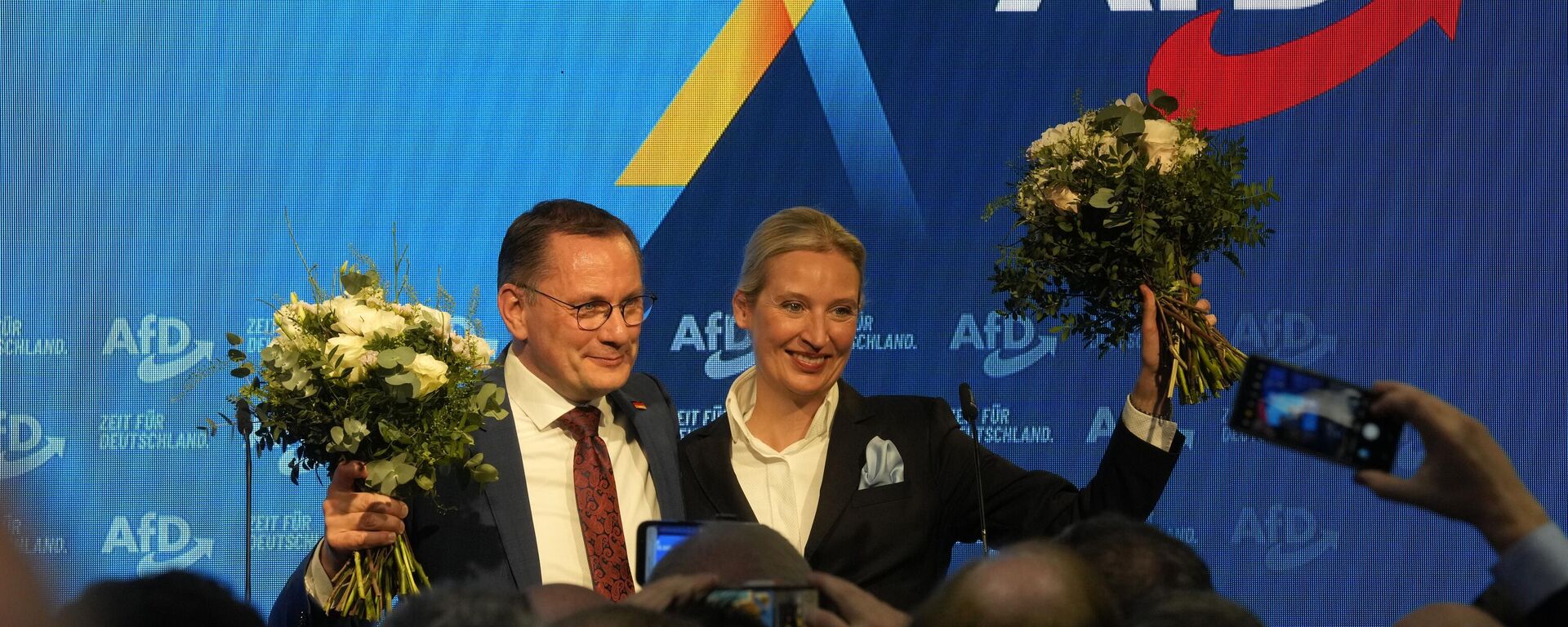 Los líderes de la ultraderechista AfD Alice Weidel y Tino Chrupalla - Sputnik Mundo, 1920, 17.05.2026