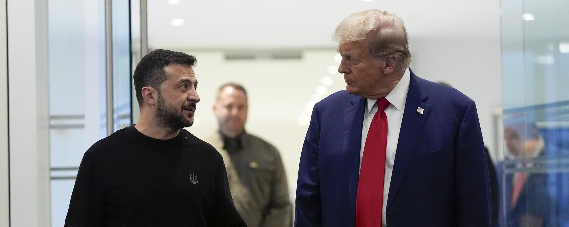Volodímir Zelenski y el presidente de EEUU, Donald Trump  - Sputnik Mundo, 1920, 18.10.2026