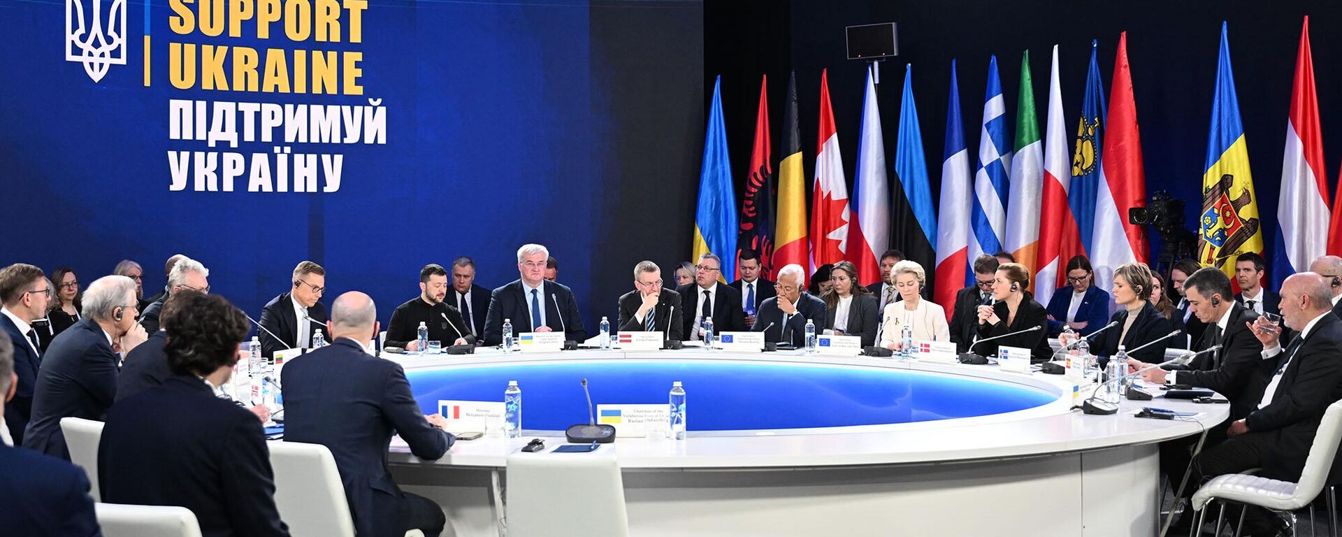 Asistentes a la Cumbre Internacional de Apoyo a Ucrania, en Kiev - Sputnik Mundo, 1920, 25.02.2025