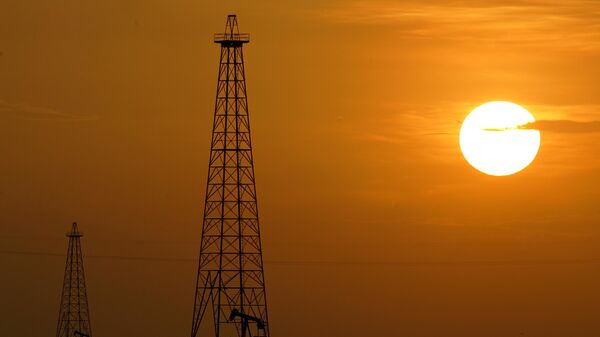 Perforaciones petrolíferas en el lago de Maracaibo, en el estado de Zulia, en Venezuela, rico en petróleo - Sputnik Mundo