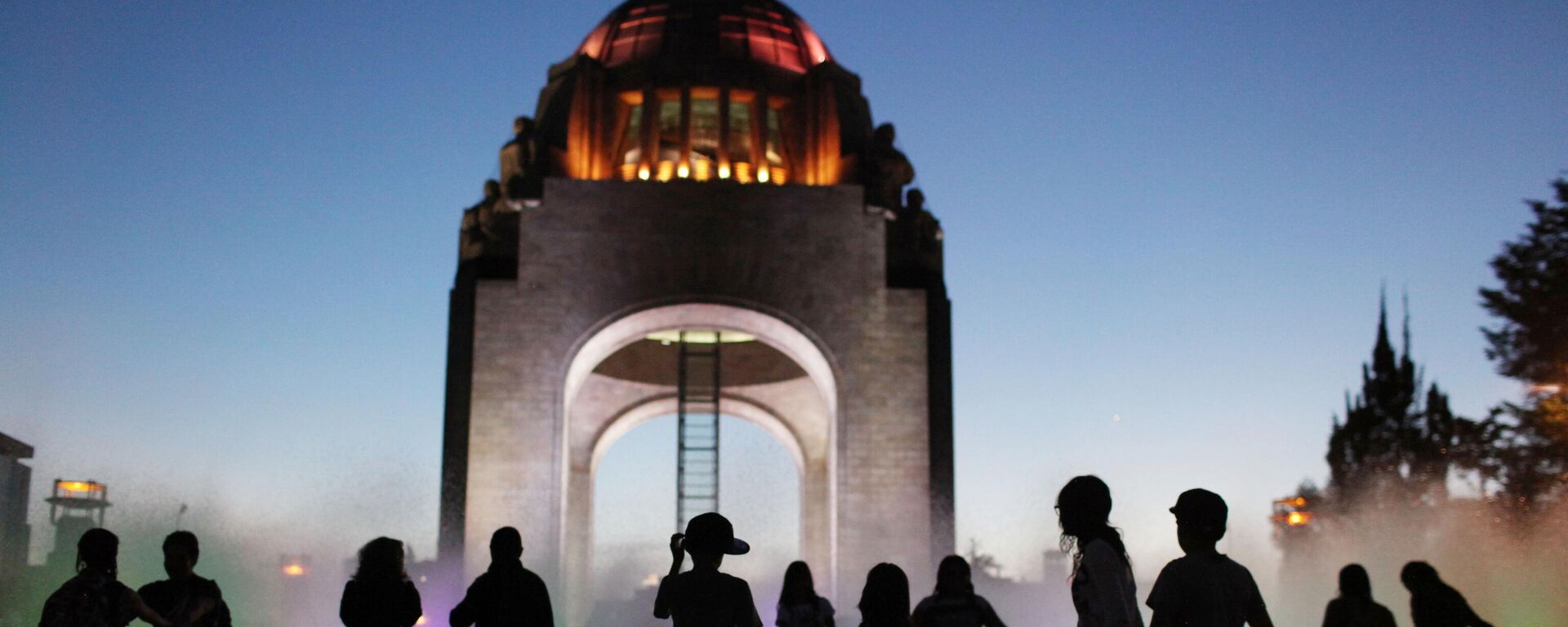 El nombre de México es aceptado popularmente, aunque el mote oficial es Estados Unidos Mexicanos. - Sputnik Mundo, 1920, 27.02.2025