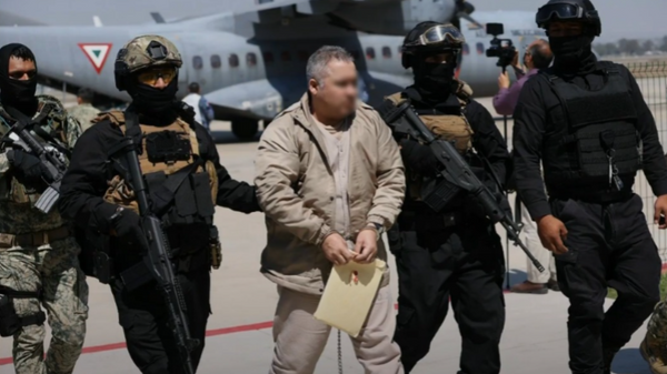 México extraditó a 29 narcotraficantes, quienes purgarán sentencias en EEUU. - Sputnik Mundo